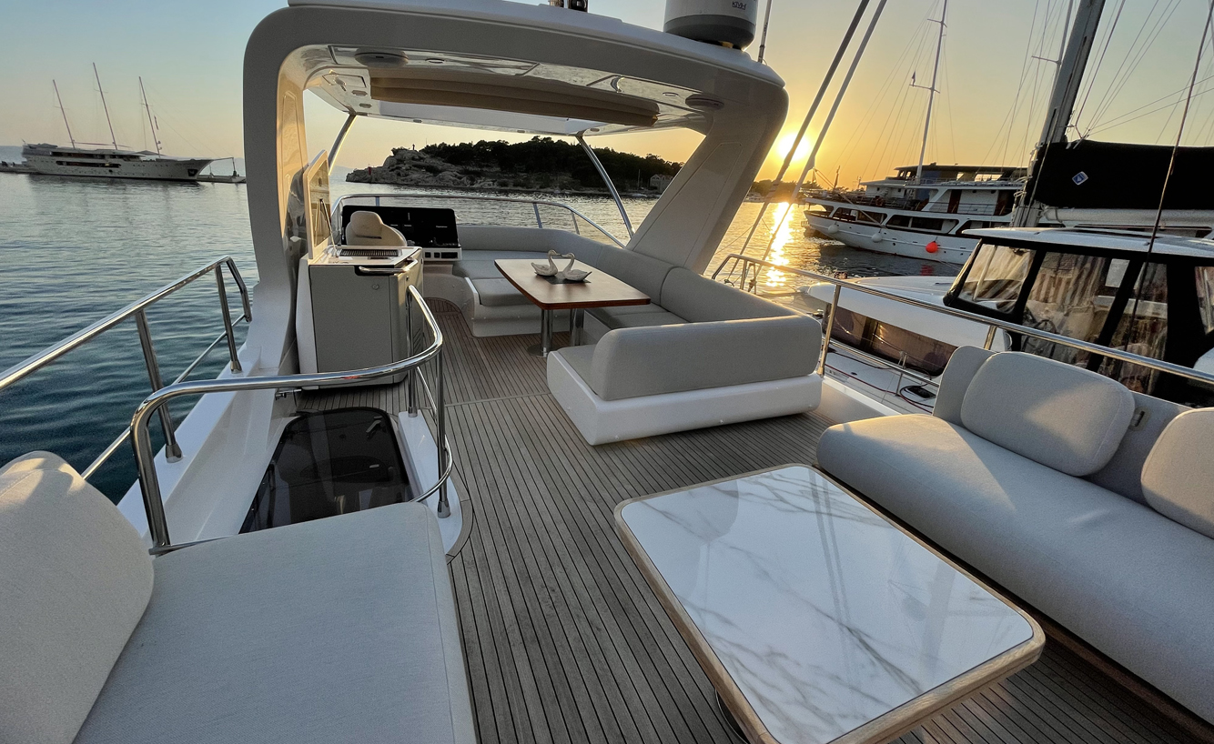 Azimut 55 Fly Dream Catcher - AB Yacht Charter Belgium